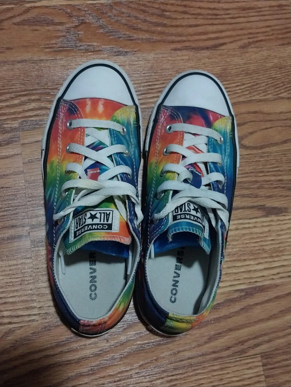Converse colorful tie